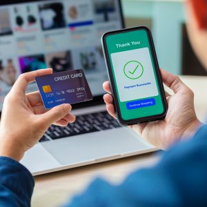 Using,Smartphone,And,Credit,Card,Online,Shopping Using,Smartphone,And,Credit,Card,Online,Shopping